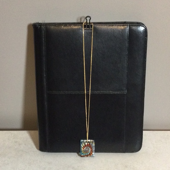 Groovy color splash pendant on gold chain necklace - Picture 2 of 7